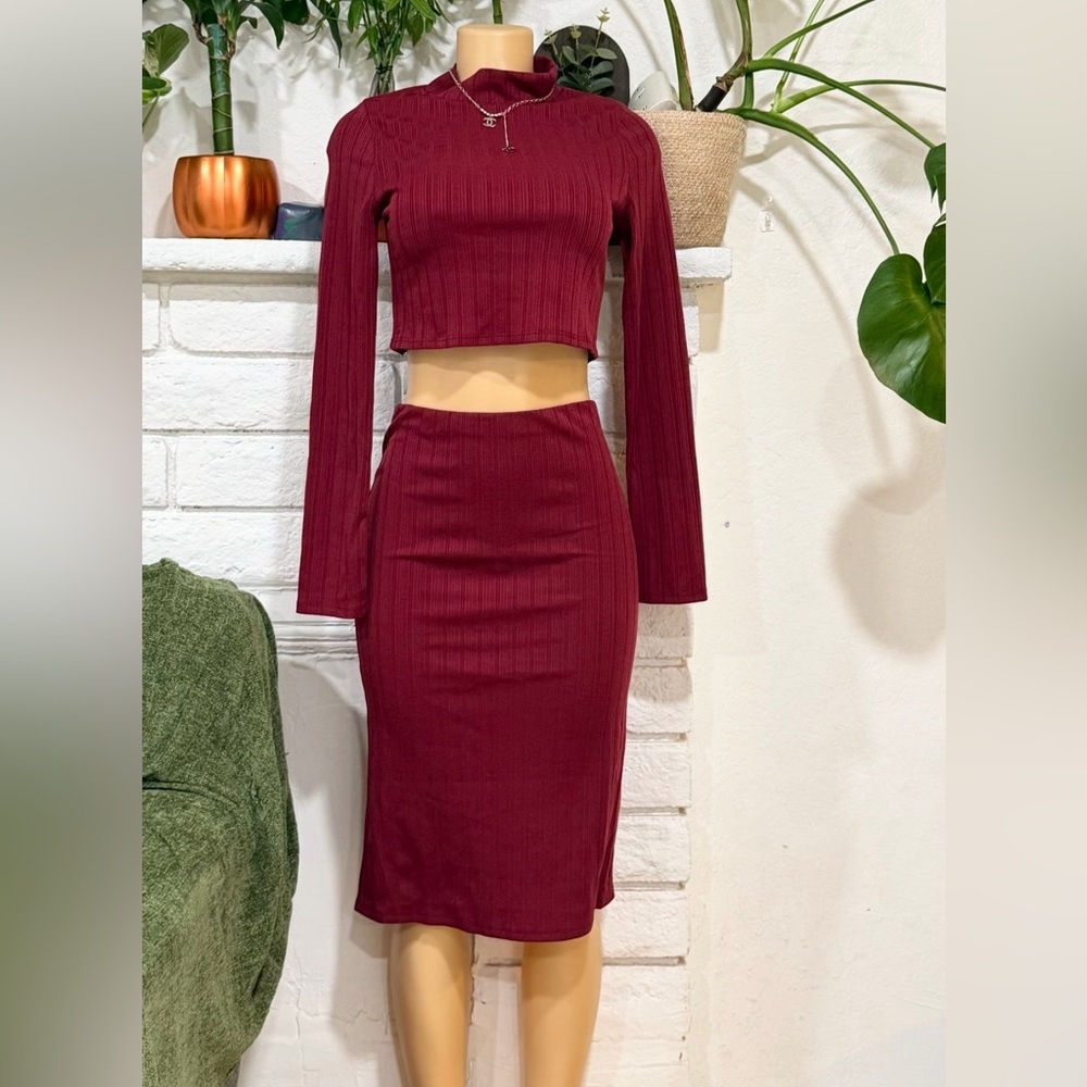 Chic Ribbed Two-Piece Skirt Set in Burgundy